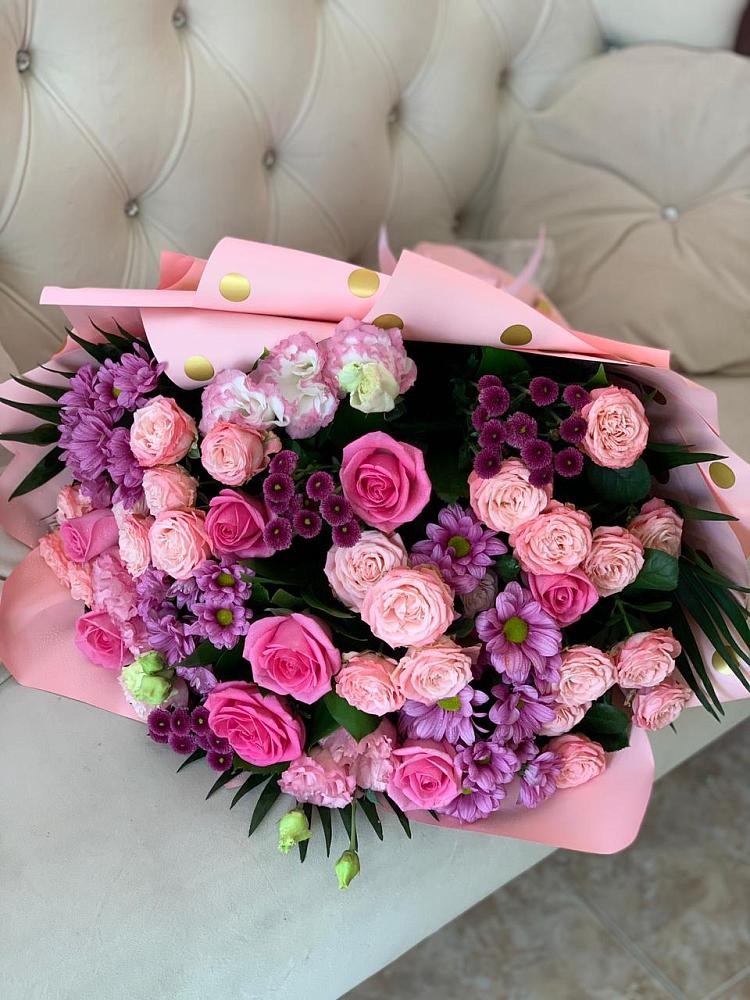 Букет цветов из: Хризантемы, Розы и Лизиантусы в Славске