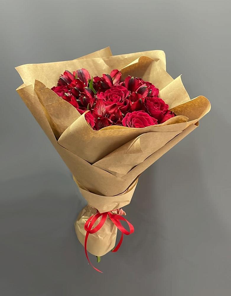 Букет цветов из: Альстромерии и Розы в Славске