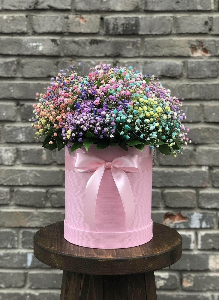 Цветочная композиция из Гипсофила и Розы в шляпной коробке в Славске