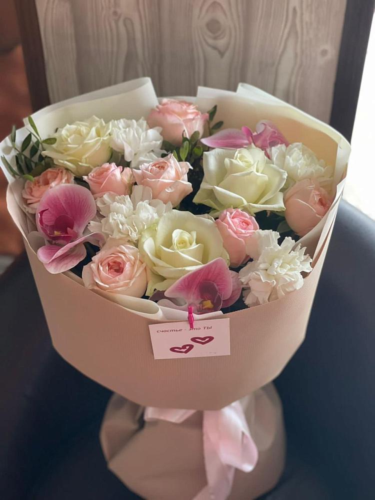 Букет цветов из: Орхидеи, Розы и Гвоздики в Славске