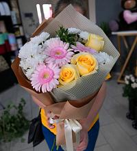 Букет цветов из:  Герберы, Розы и Хризантемы в Славске