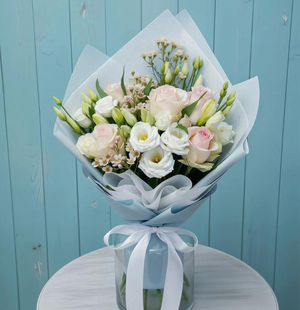 Букет цветов из: Розы и Лизиантусы в Славске