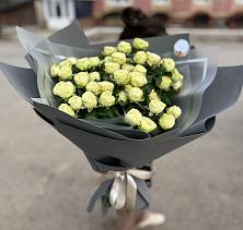 Букет Белые кустовые розы Солинеро в Славске