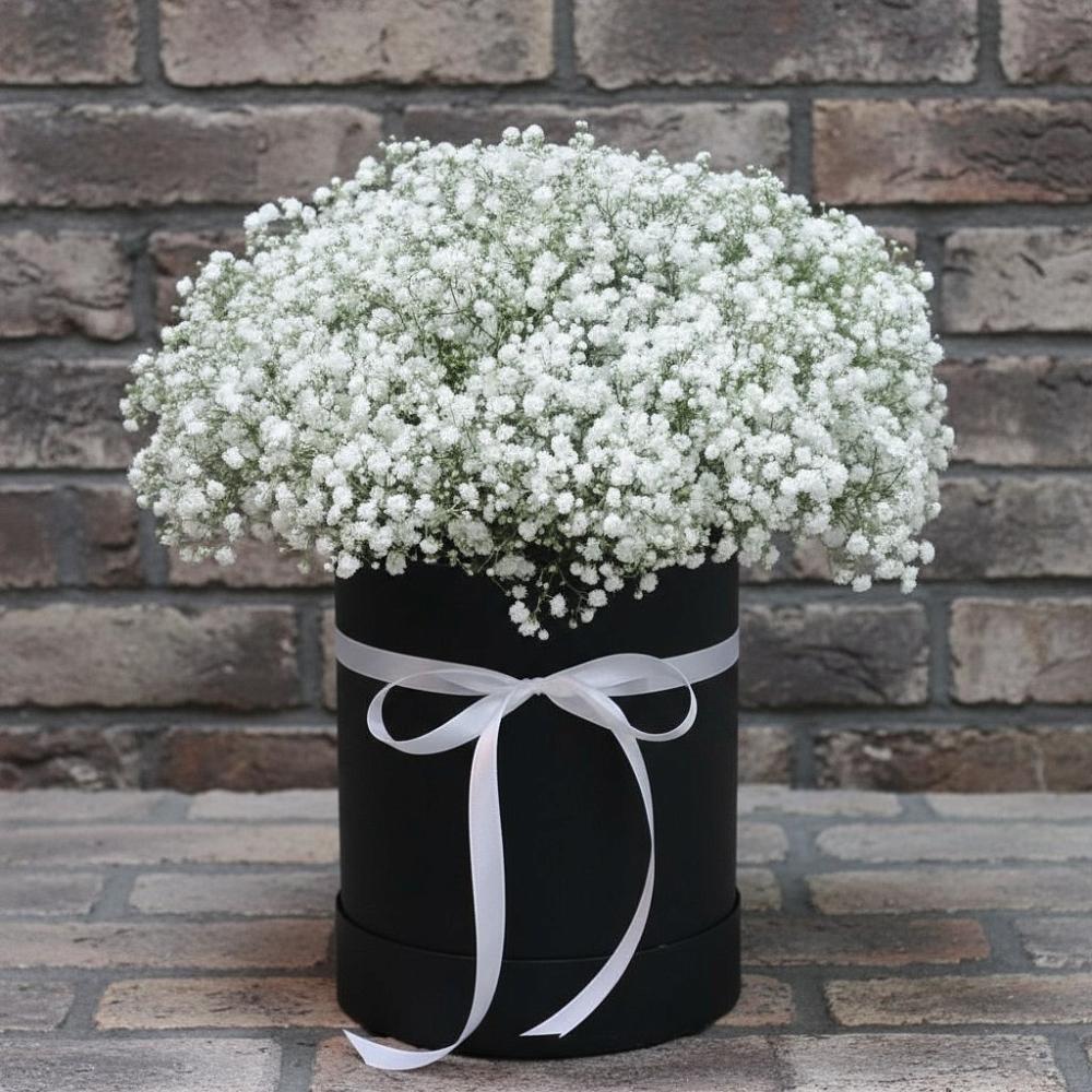 Цветочная композиция из Гипсофила в шляпной коробке в Славске