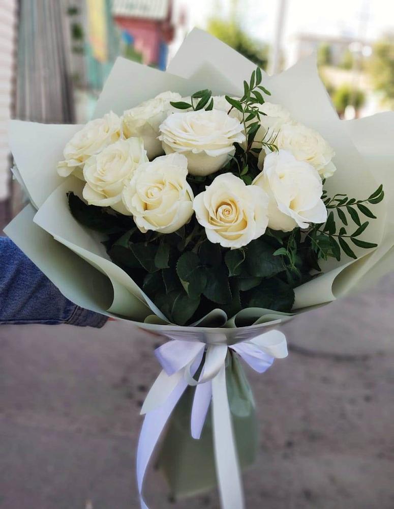 Букет Белые розы Проуд в Славске