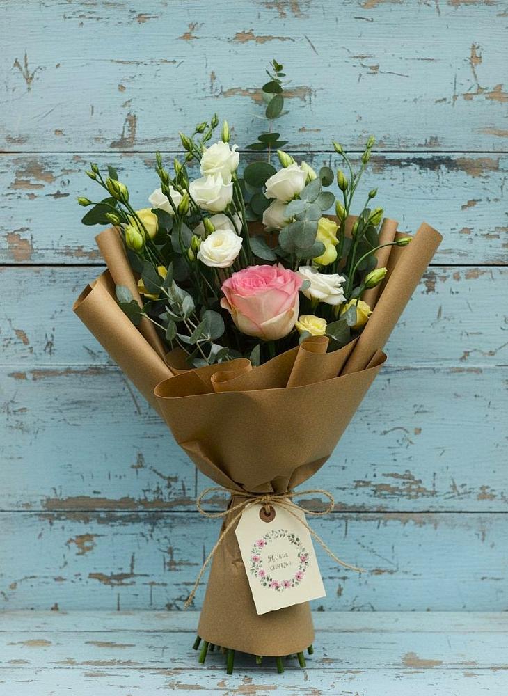 Букет цветов из: Розы и Лизиантусы в Славске