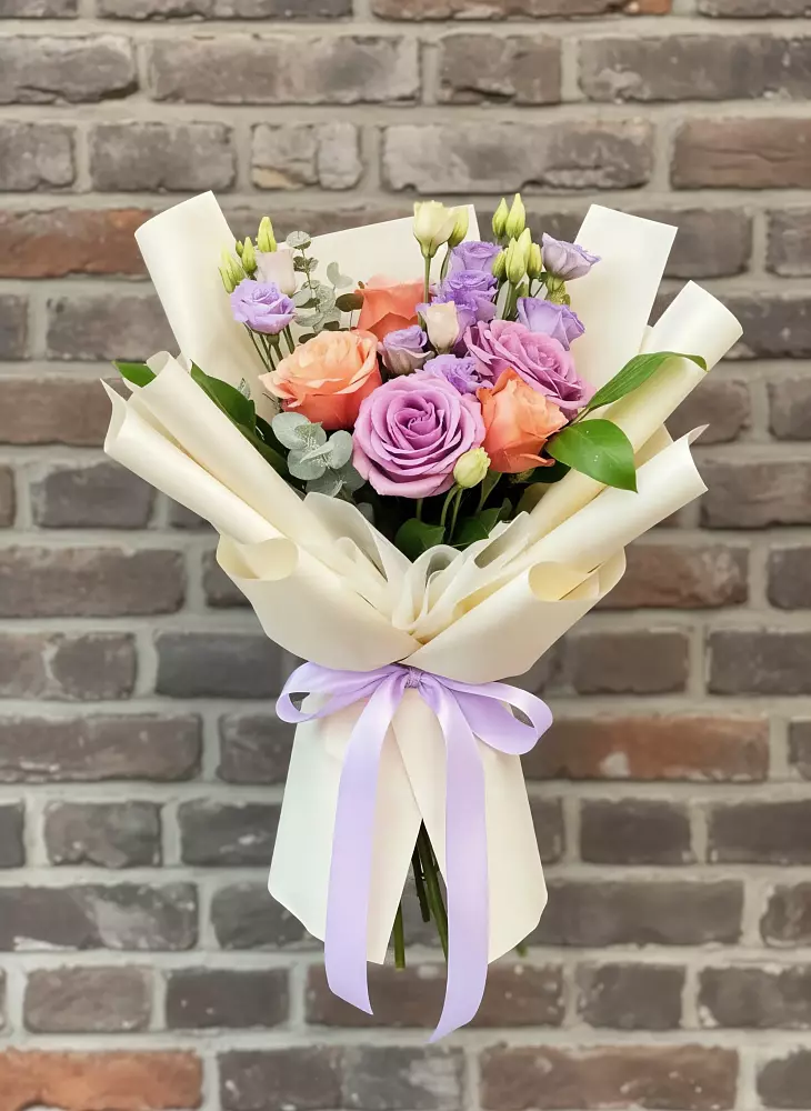 Букет цветов из: Лизиантусы и Розы в Славске