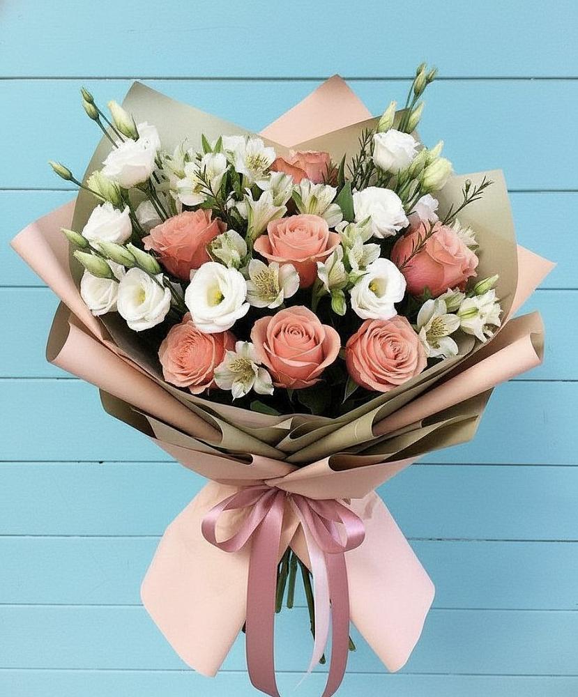 Букет цветов из: Розы, Альстромерии и Лизиантусы в Славске