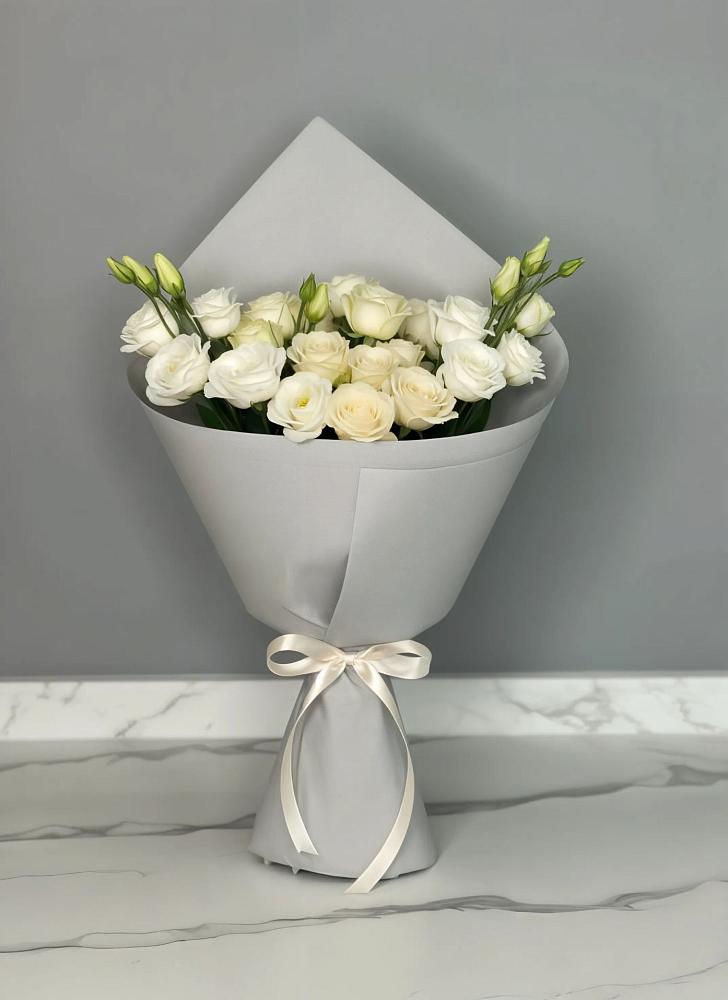 Букет цветов из: Розы и Лизиантусы в Славске