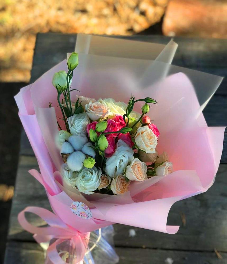 Букет цветов из: Розы и Лизиантусы в Славске