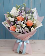 Букет цветов из:  Лизиантусы, Розы, Альстромерии и Гипсофила в Славске