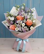 Букет цветов из:  Лизиантусы, Розы, Альстромерии и Гипсофила в Славске