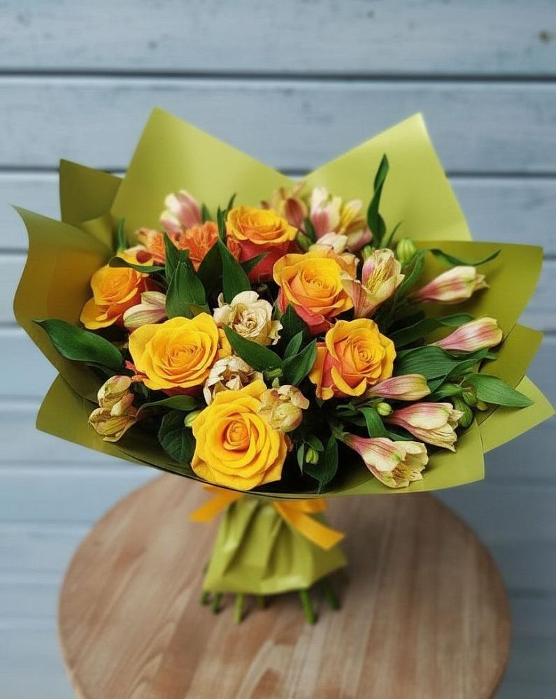 Букет цветов из: Альстромерии и Розы в Славске