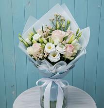 Букет цветов из:  Розы и Лизиантусы в Славске