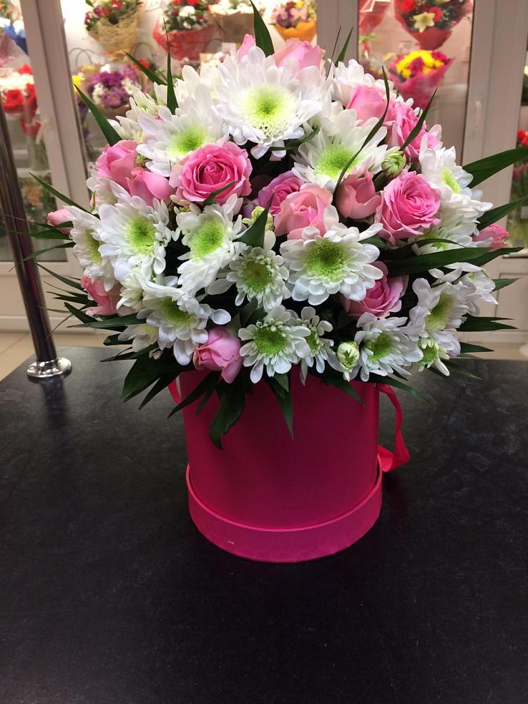 Цветочная композиция из Розы и Хризантемы в шляпной коробке в Славске