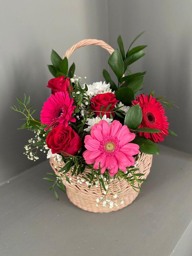 Цветочная композиция из Розы, Хризантемы и Герберы в корзине в Славске
