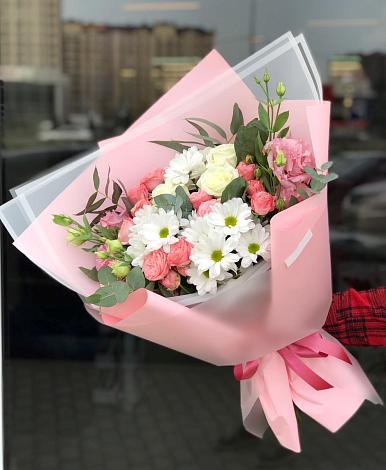 Букет цветов из: Розы, Лизиантусы и Хризантемы в Славске