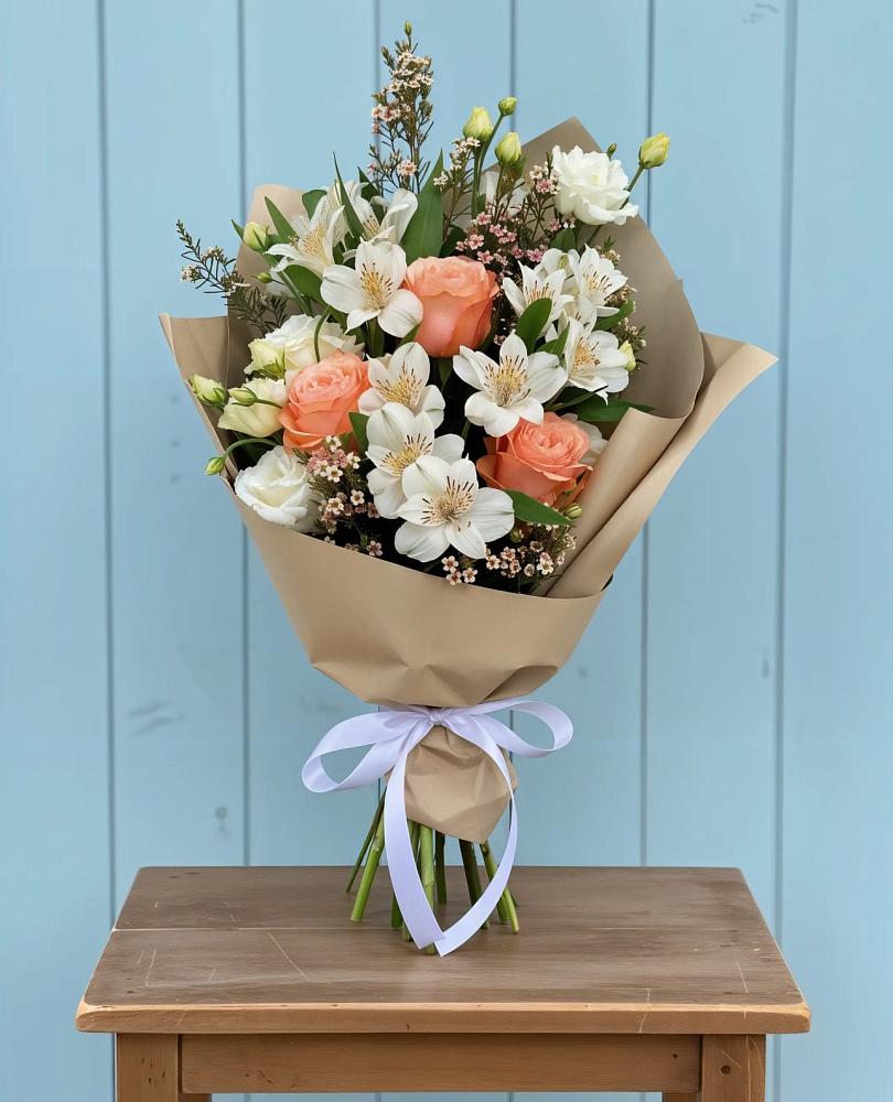 Букет цветов из: Альстромерии, Лизиантусы, Розы и Хризантемы в Славске