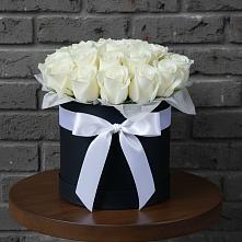 Цветочная композиция из Розы в шляпной коробке в Славске